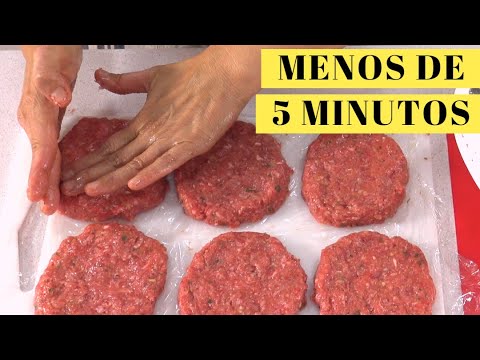 Aliñar carne picada para hamburguesa